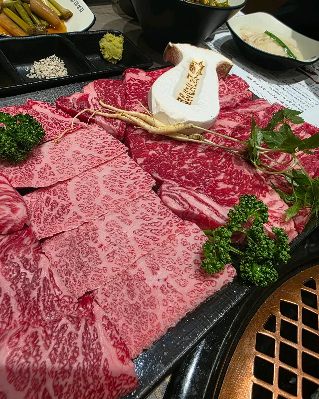 육회의 신선함을 보여주는 클로즈업 사진