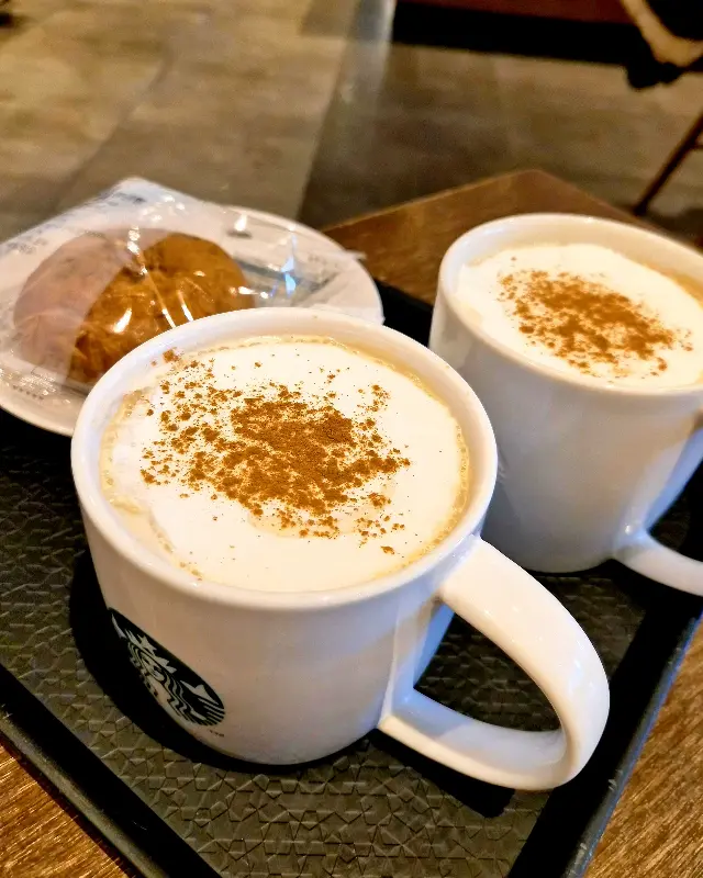 돌체 시나몬 카푸치노와 앙금빵