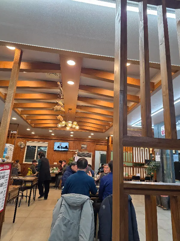 영천돌메기매운탕 정평점 넓은 매장 내부