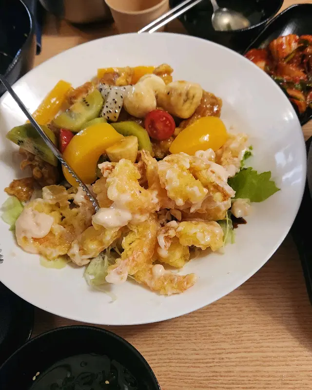 과일 탕수육과 크림 새우의 콜라보