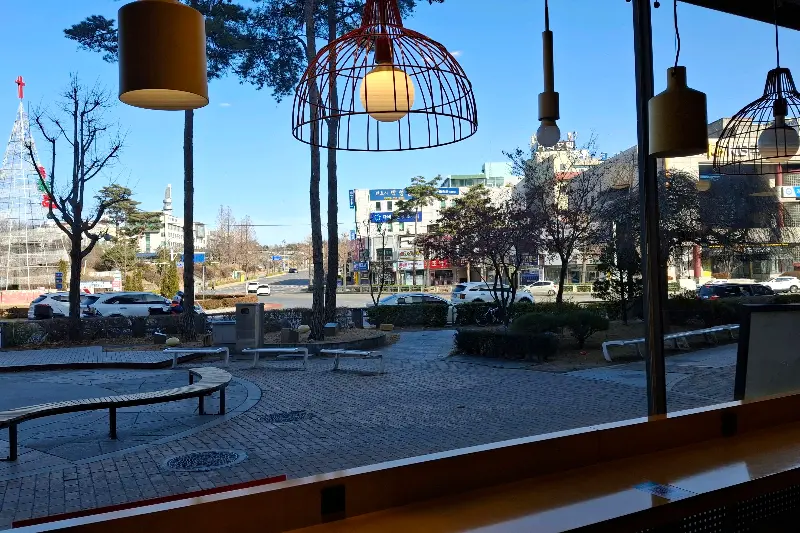 롯데리아 동해점 창밖 풍경