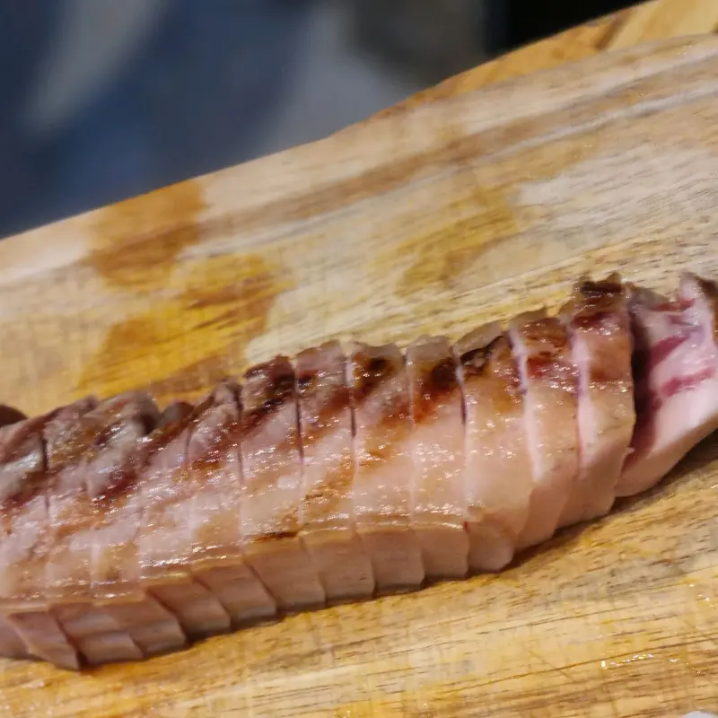 돌담위에 흑돼지 밑반찬 깻잎 장아찌