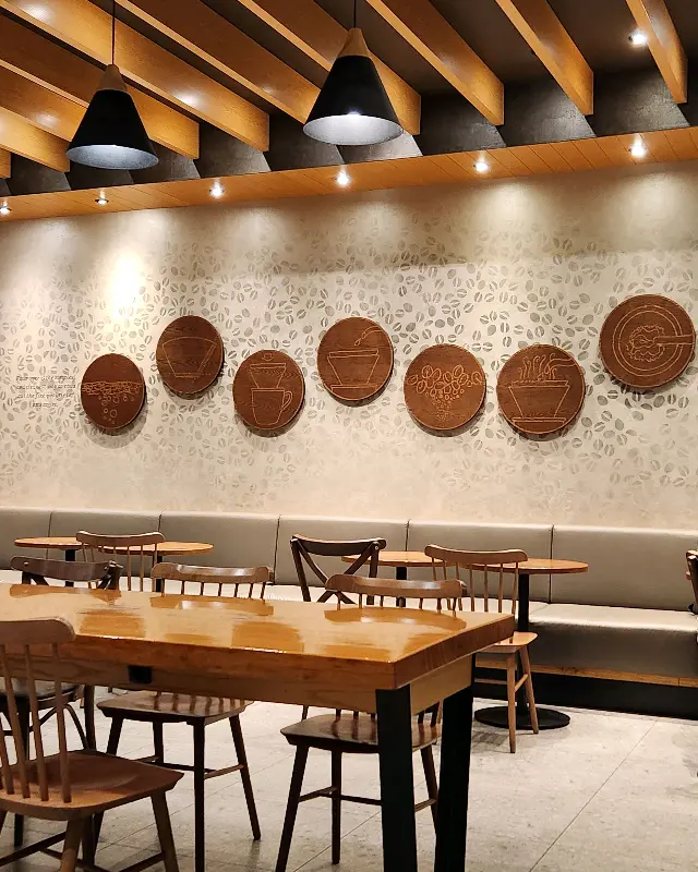 스타벅스 계룡대로 DT점 내부 인테리어