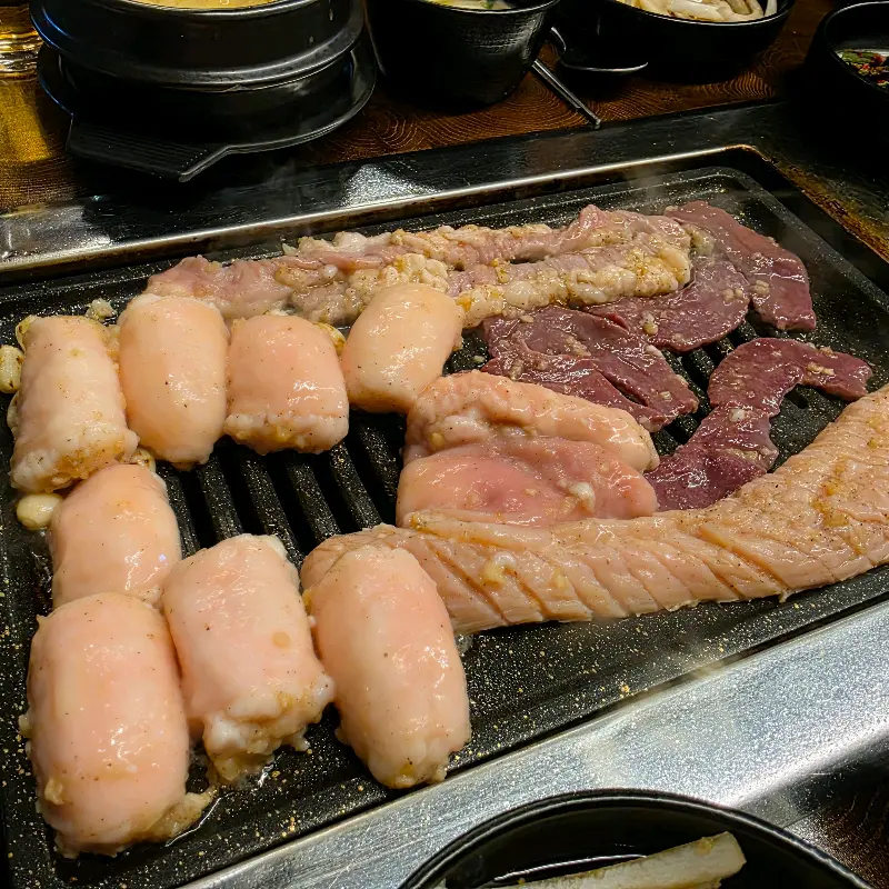 불판 위에서 익어가는 곱창