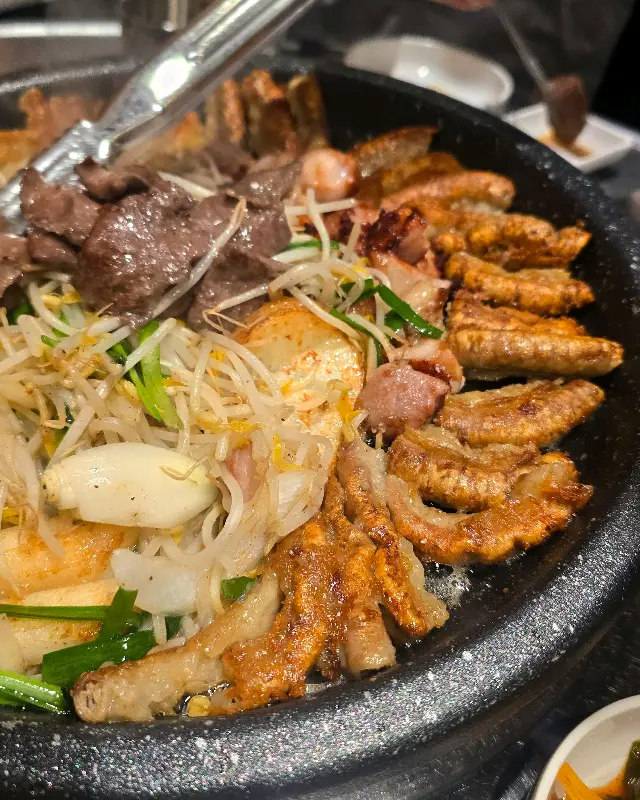 노릇노릇하게 구워진 곱창