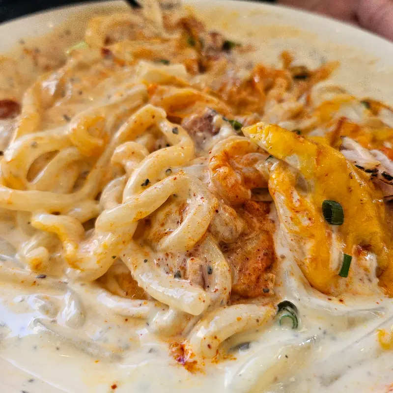 크림 소스와 명란의 조화가 돋보이는 명란크림우동