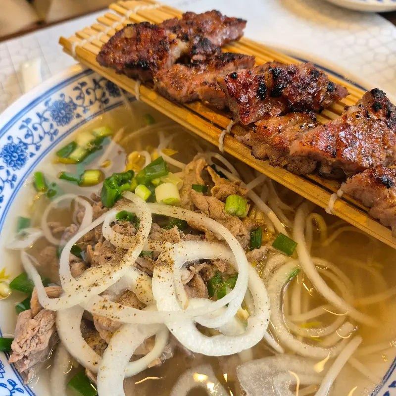 숯불 향이 가득한 쌀국수