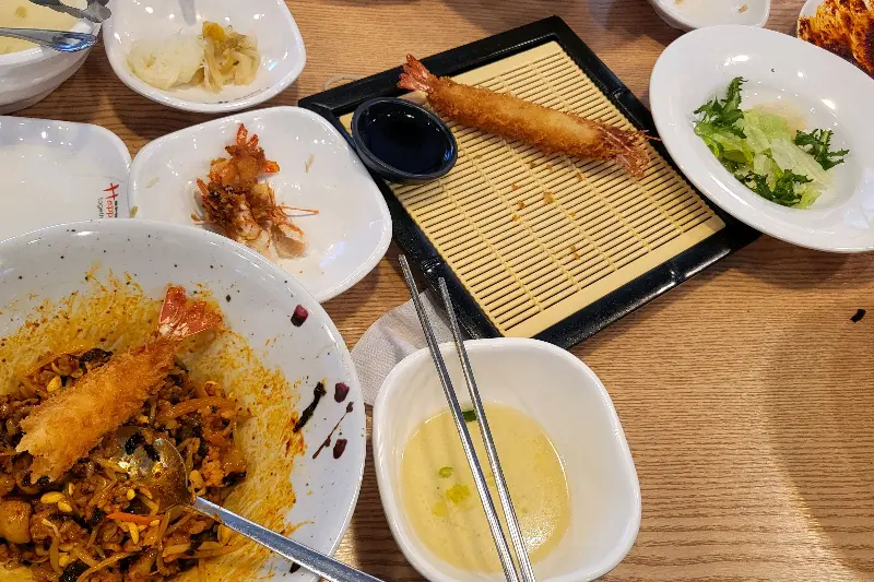 새우튀김과 쭈꾸미 볶음