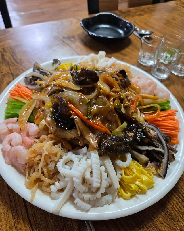 해산물 듬뿍 쟁반짜장