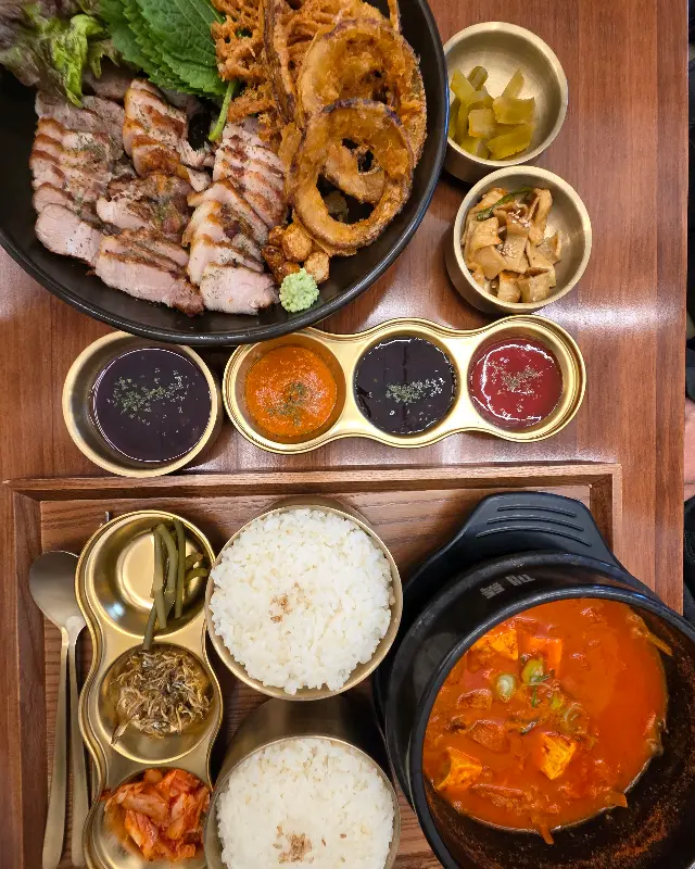 정갈한 비빔밥 한 상