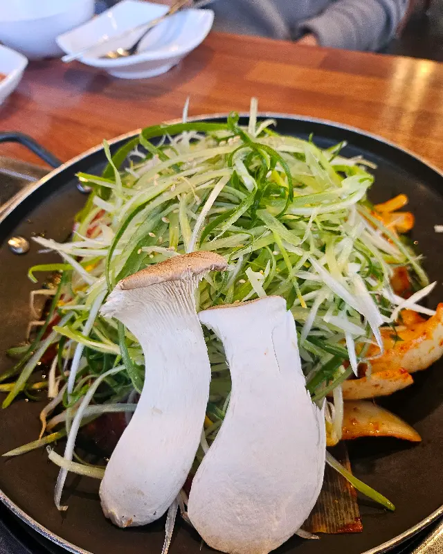 푸짐한 오제 두루치기