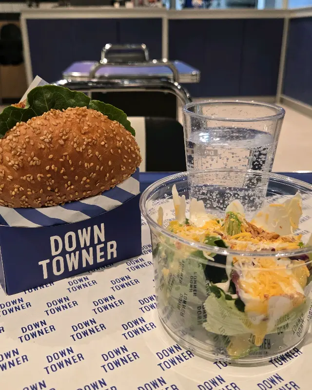 다운타우너 부산롯데광복점의 샐러드