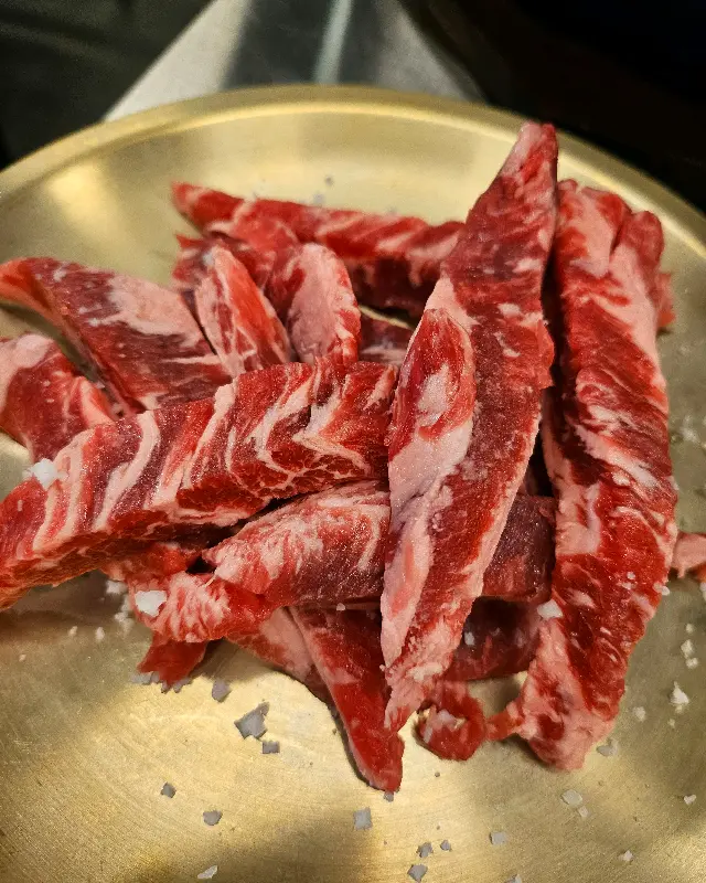 소금으로 간을 한 살치살