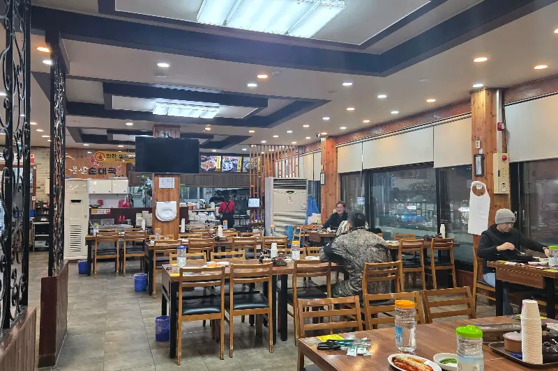 문산순대국 내부