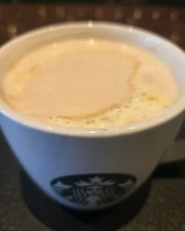 따뜻한 라떼 한 잔