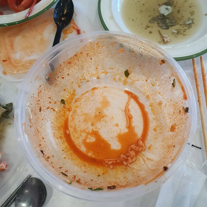 싹 비운 물회 그릇