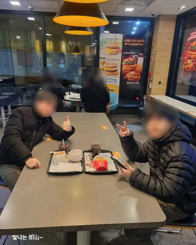 맥도날드 내부 전경