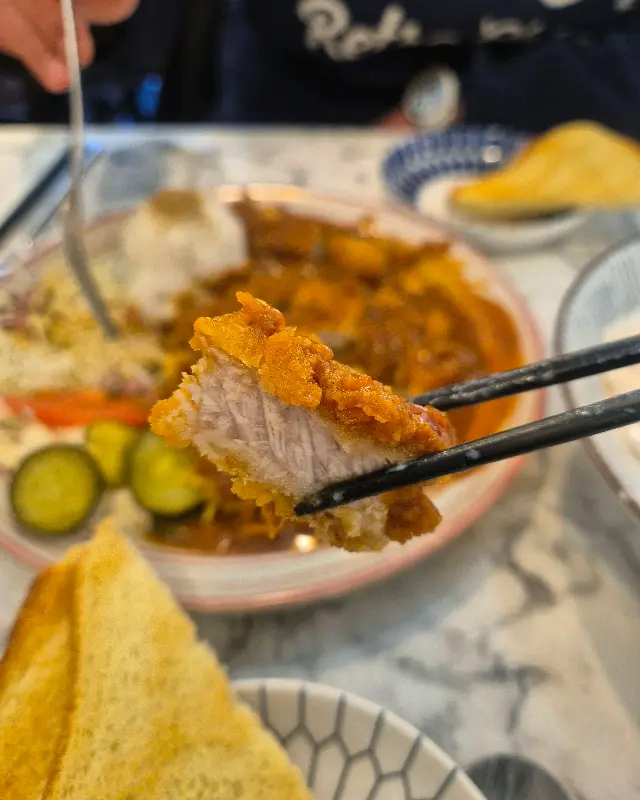 치즈가 가득한 돈까스 단면