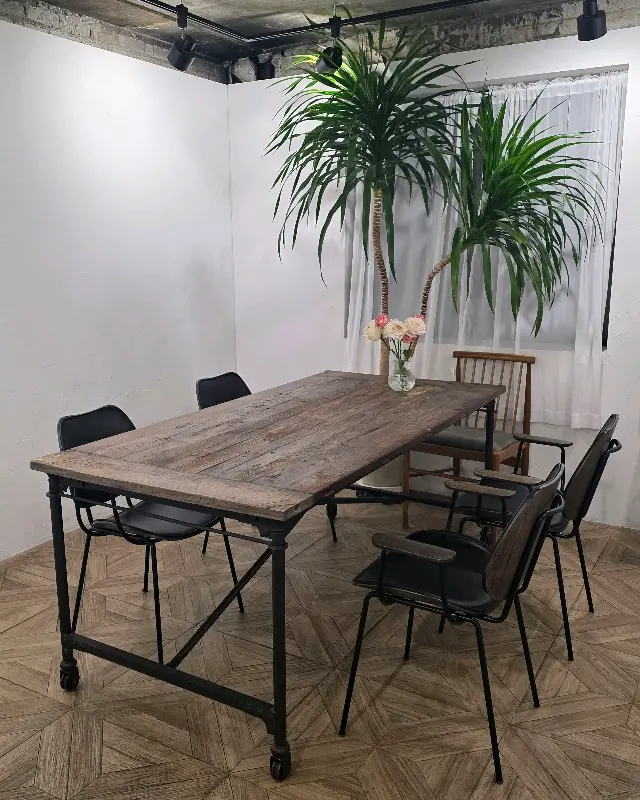 카페 내부 단체석