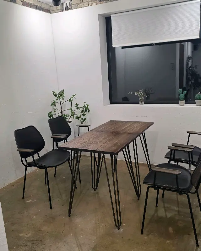 카페 내부 테이블