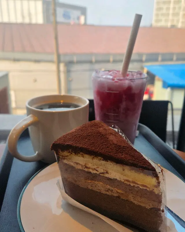 티라미수와 음료