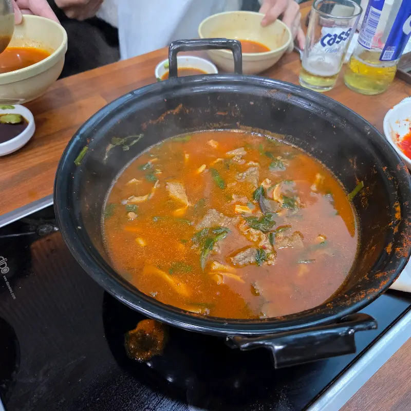 보글보글 끓는 샤브샤브 육수