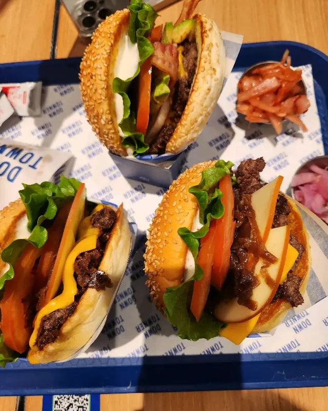 다운타우너 부산롯데광복점의 다양한 버거 메뉴