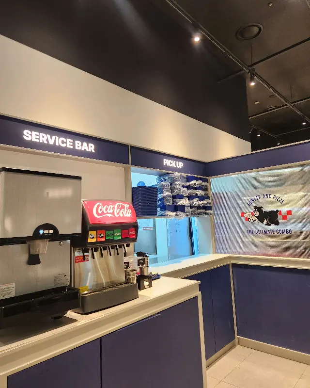 다운타우너 부산롯데광복점의 음료 디스펜서