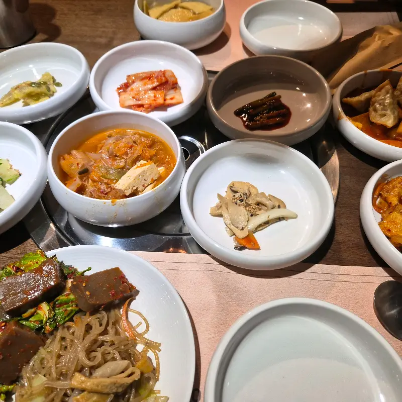 다양한 종류의 밑반찬