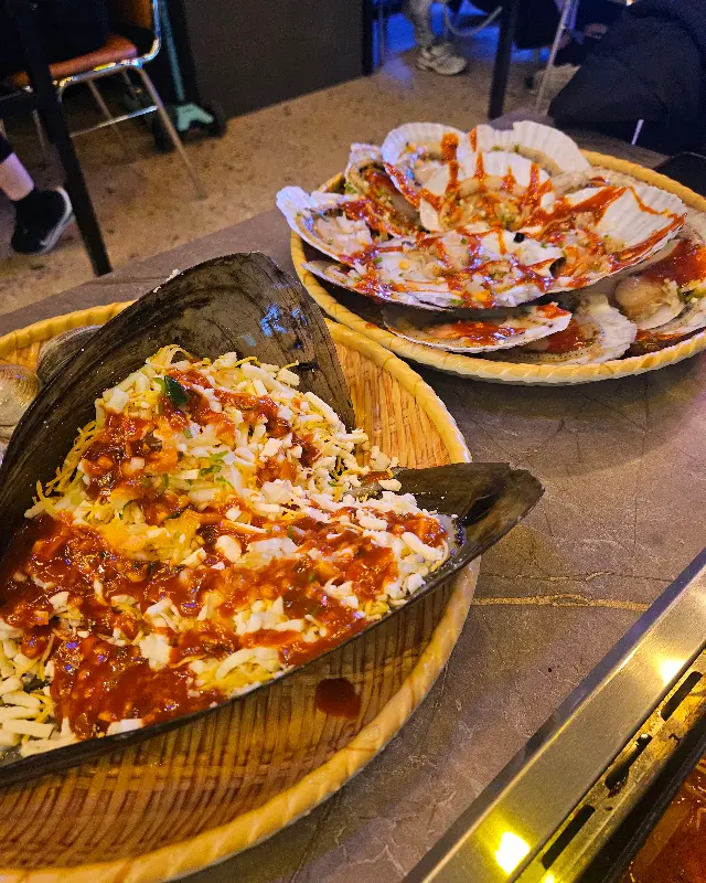 보기만 해도 군침이 도는 조개구이의 비주얼