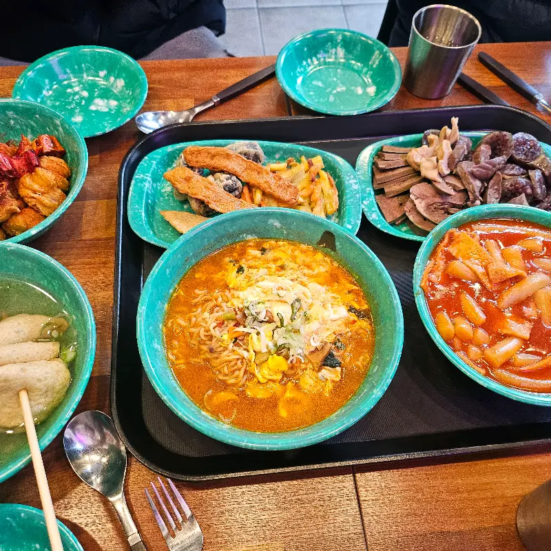 우리할매떡볶이 다양한 메뉴 구성