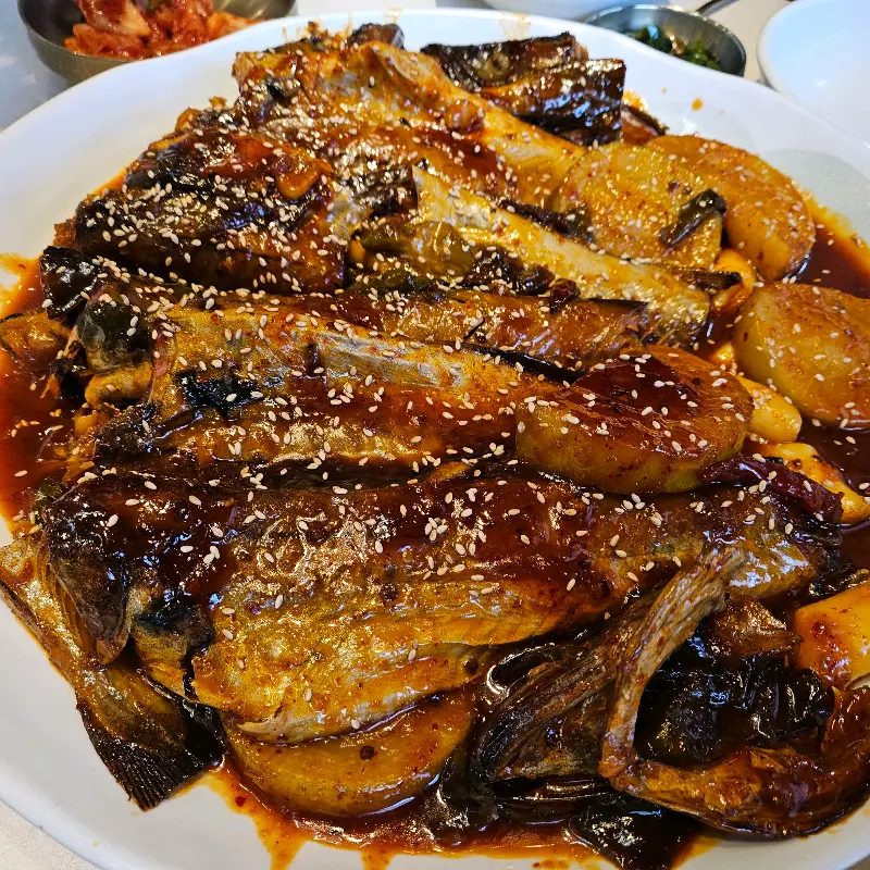 윤기가 흐르는 코다리찜