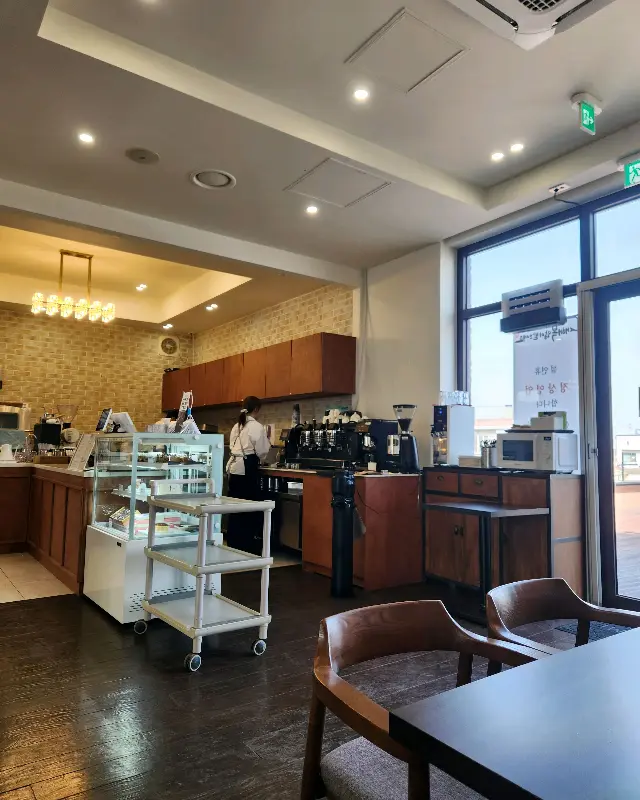 엘리브 카페 내부