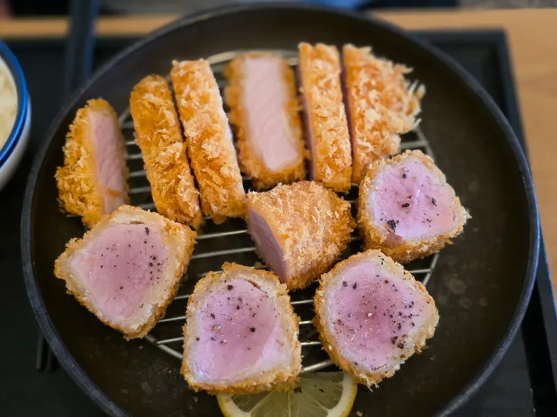 겉바속촉의 정석, 흑로스카츠