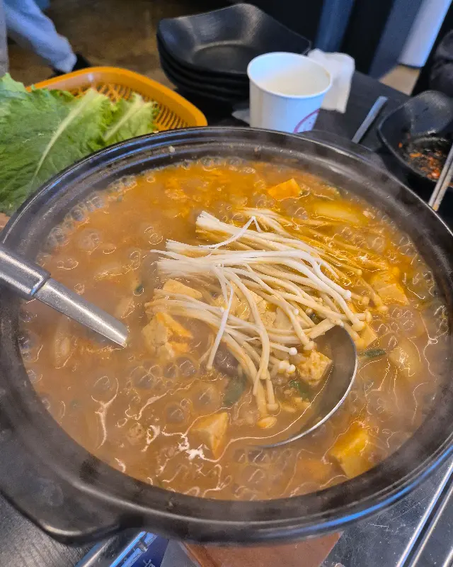 차돌박이가 듬뿍 들어간 차돌된장뚝배기