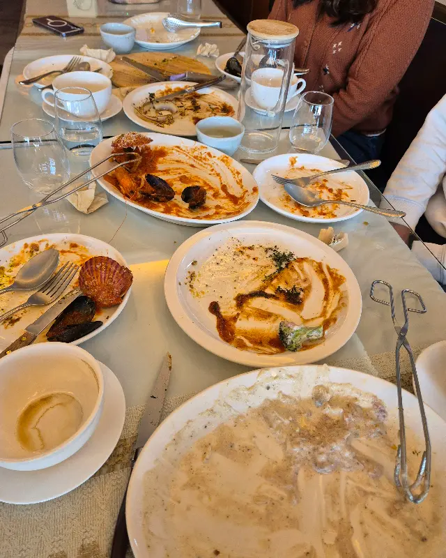 음식을 남김없이 먹은 테이블