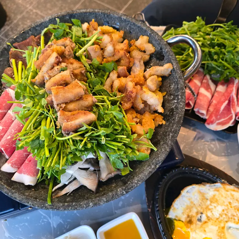 푸짐한 곱창 모듬 한 상 차림