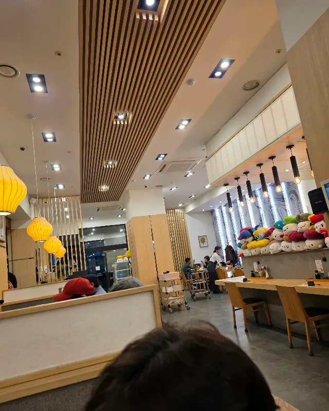 깔끔하게 정돈된 테이블 세팅