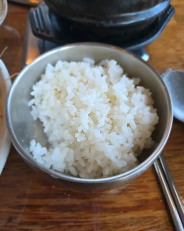 윤기가 흐르는 밥