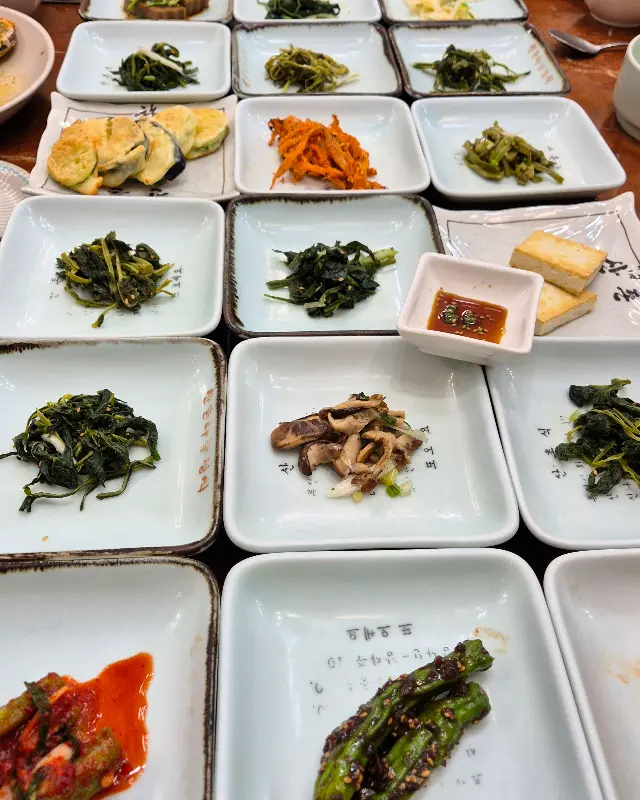 다채로운 나물 반찬들