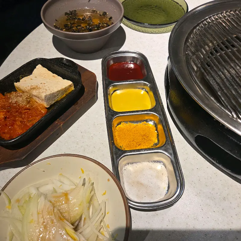 쪽갈비와 함께 곁들여 먹기 좋은 다양한 소스들