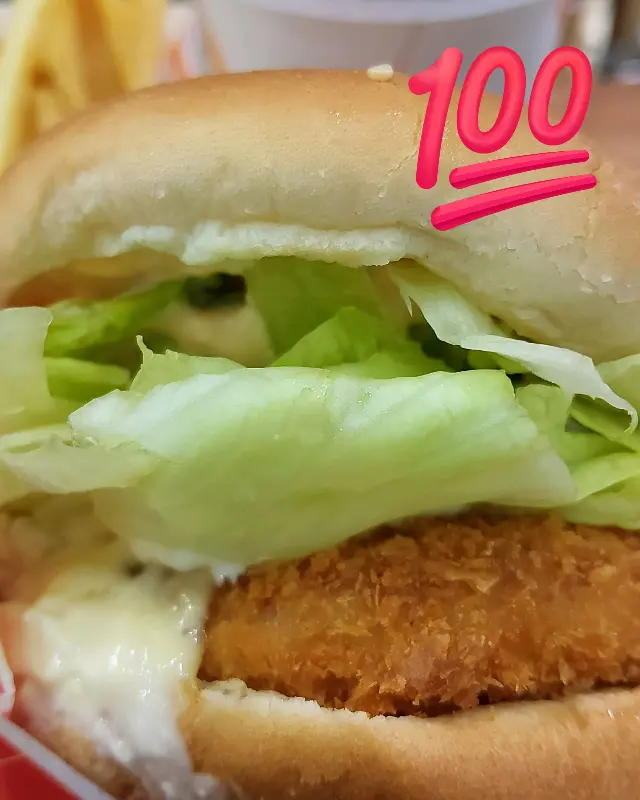 새우버거 근접샷