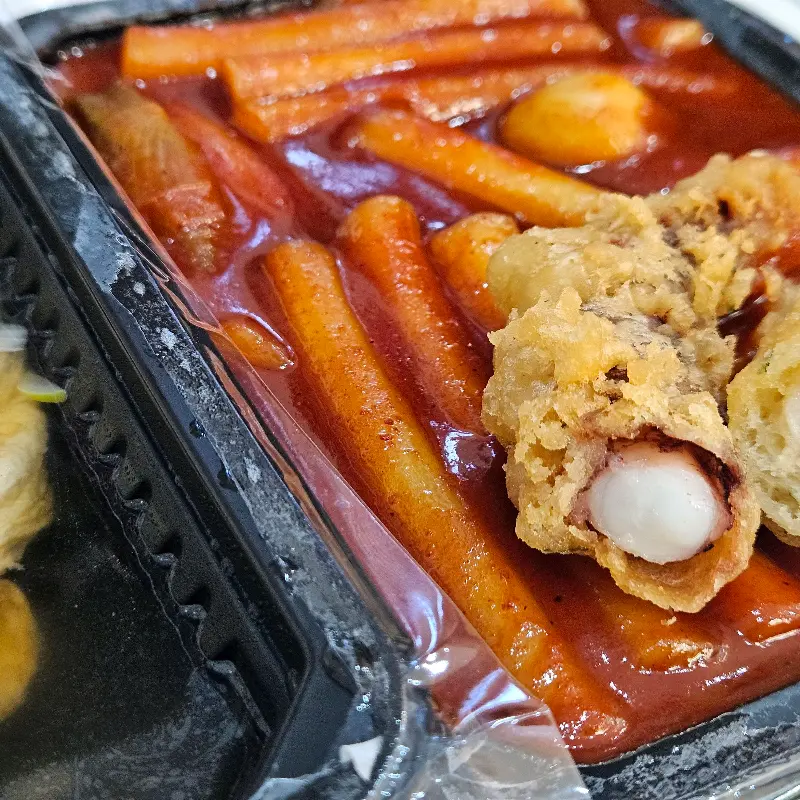 떡볶이와 튀김의 환상적인 만남