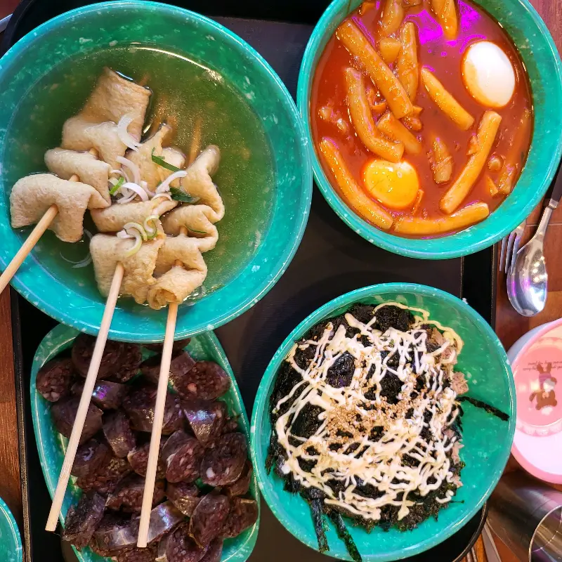 우리할매떡볶이 떡볶이, 순대, 튀김 한상차림