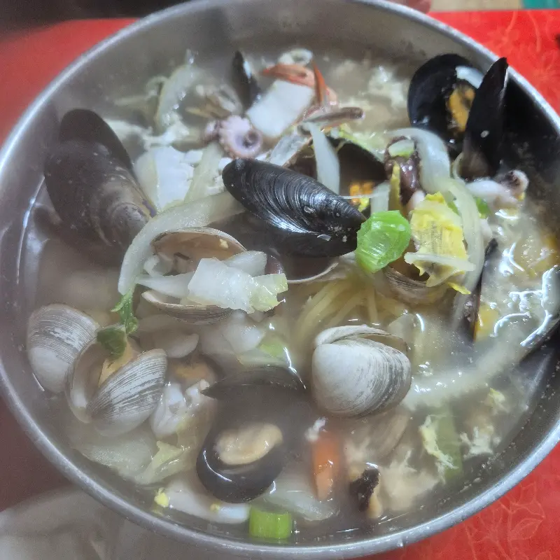 차이나궁 짬뽕 내용물