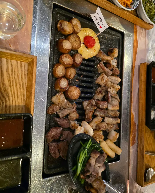 돌판 가득 채운 곱테랑 모듬구이