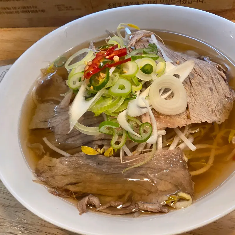 푸짐한 차돌양지 쌀국수