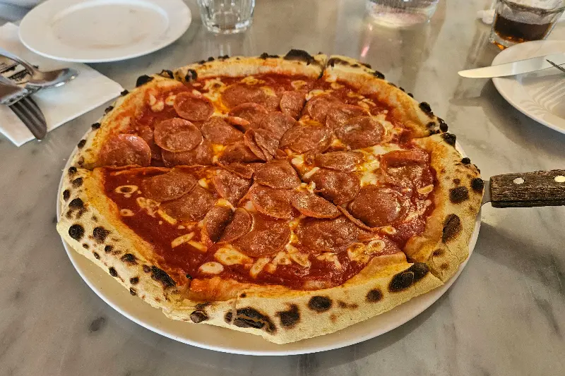 페파로니가 듬뿍 올라간 피자