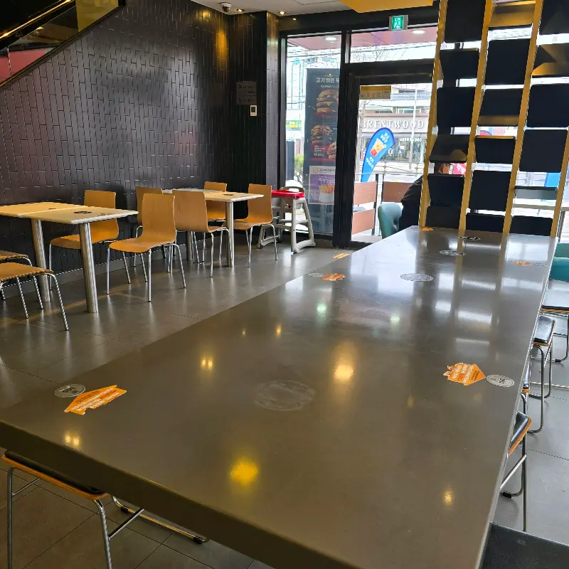 맥도날드 군산점 테이블 스티커