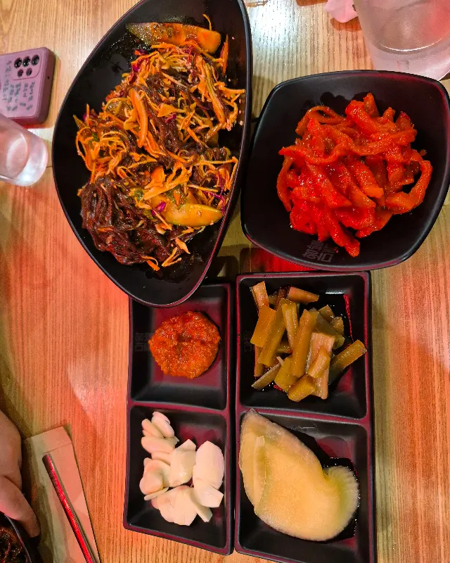 다채로운 기본 반찬